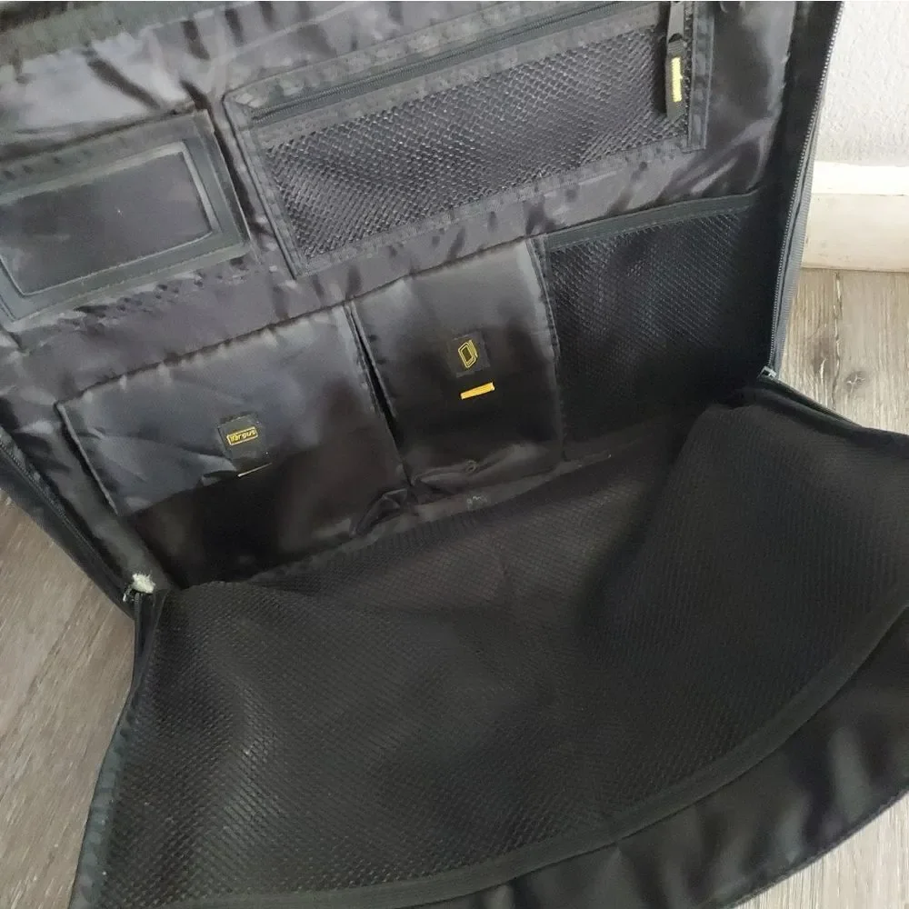 Targus CityGear Messenger Crossbody Shoulder Bag Black Gray
